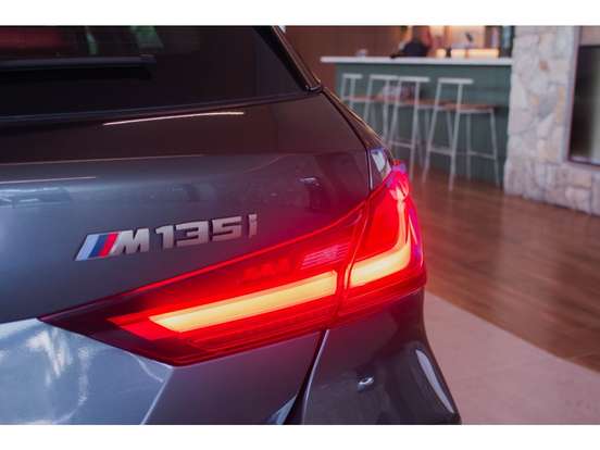BMW-M 135i-2.0 16V TURBO GASOLINA XDRIVE DARK EDITION AUTOMÁTICO BMW-M 135i-2020
