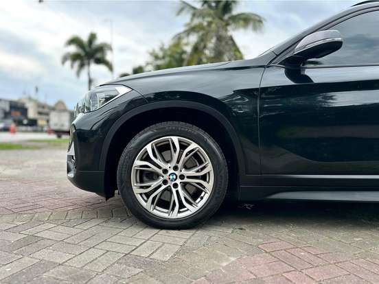 BMW-X1-2.0 16V TURBO ACTIVEFLEX SDRIVE20I X-LINE 4P AUTOMÁTICO BMW-X1-2019