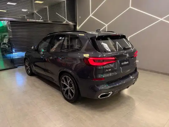 BMW-X5-2021