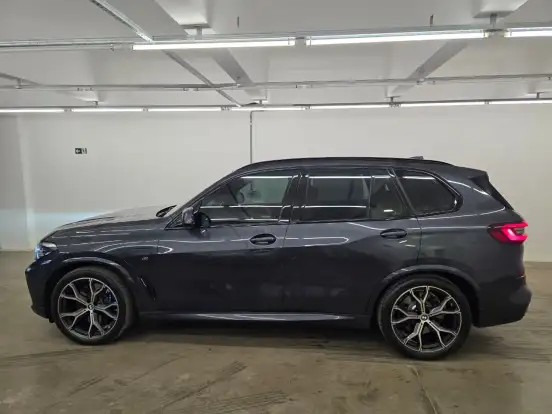 BMW-X5-2021