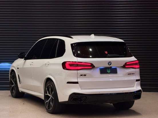 BMW-X5-2021