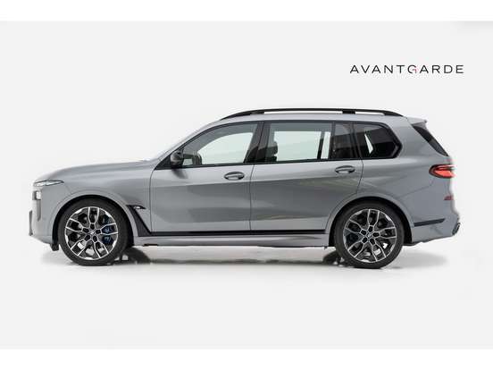 BMW-X7-2024