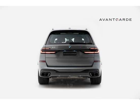 BMW-X7-2024