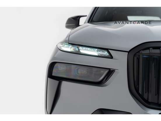 BMW-X7-2024