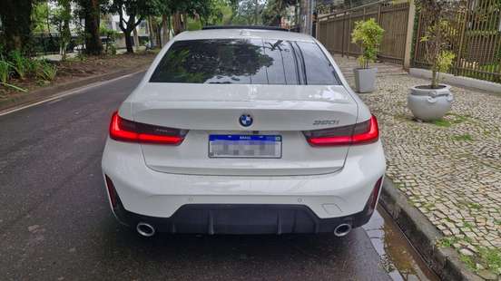 BMW-320i-2023