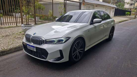 BMW-320i-2023