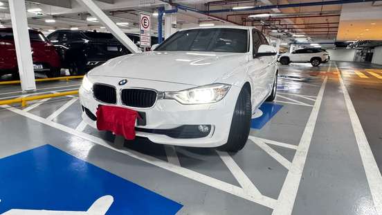 BMW-320i-2012
