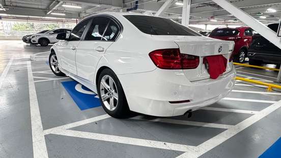 BMW-320i-2012