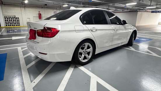 BMW-320i-2012