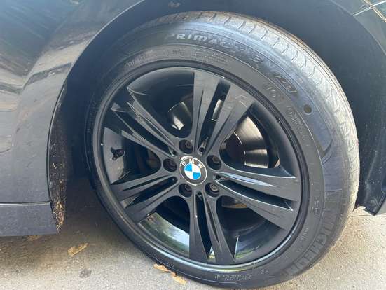 BMW-320i-2012