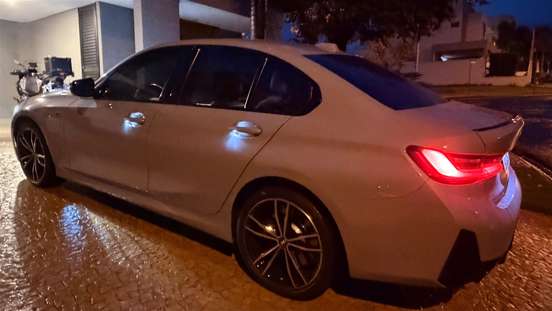BMW-330e-2023