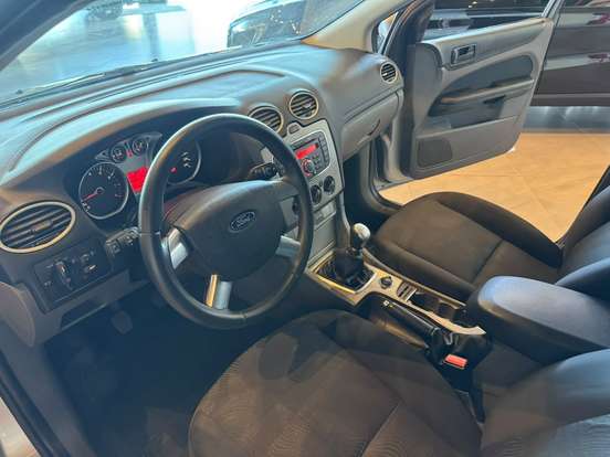 FORD-FOCUS-2011