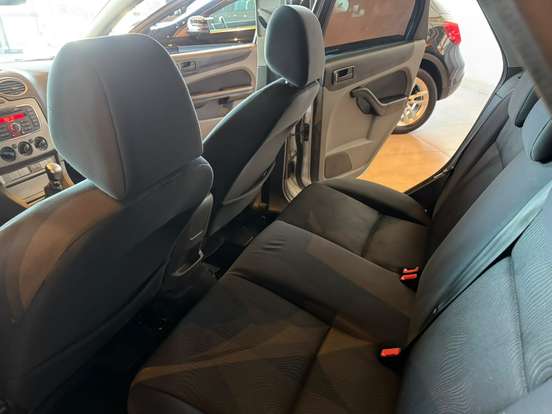 FORD-FOCUS-2011