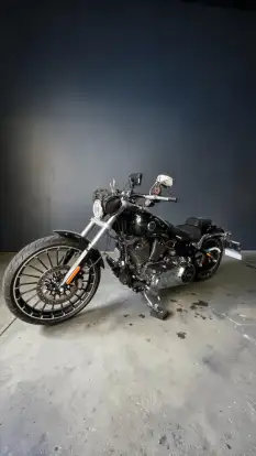 HARLEY-DAVIDSON-SOFTAIL BREAKOUT-2017