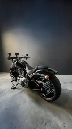 HARLEY-DAVIDSON-SOFTAIL BREAKOUT-2017
