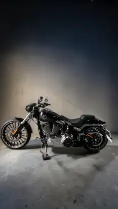 HARLEY-DAVIDSON-SOFTAIL BREAKOUT-2017