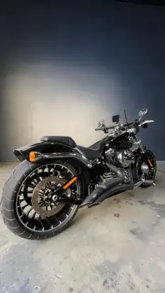 HARLEY-DAVIDSON-SOFTAIL BREAKOUT-2017