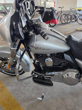HARLEY-DAVIDSON STREET GLIDE 