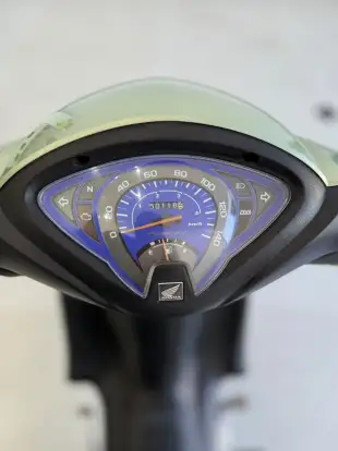 HONDA-BIZ 125 ES-2011