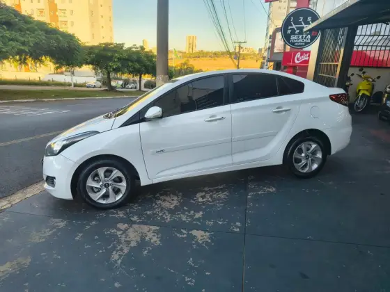 HYUNDAI HB20S 1.6 COMFORT PLUS 16V FLEX 4P MANUAL