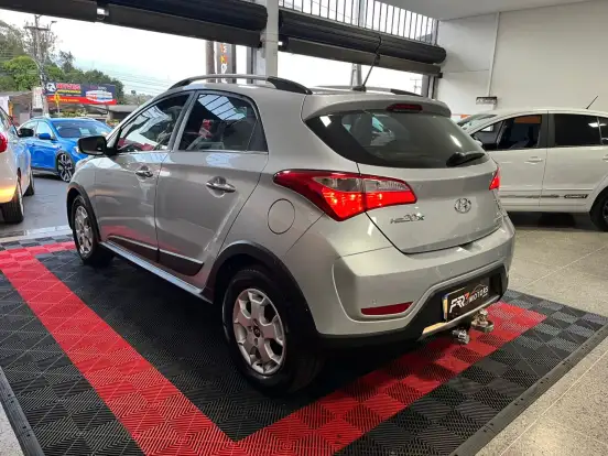 HYUNDAI-HB20X-1.6 16V PREMIUM FLEX 4P AUTOMÁTICO HYUNDAI-HB20X-2014