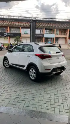HYUNDAI-HB20X-1.6 16V PREMIUM FLEX 4P AUTOMÁTICO HYUNDAI-HB20X-2013
