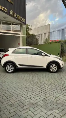 HYUNDAI-HB20X-1.6 16V PREMIUM FLEX 4P AUTOMÁTICO HYUNDAI-HB20X-2013