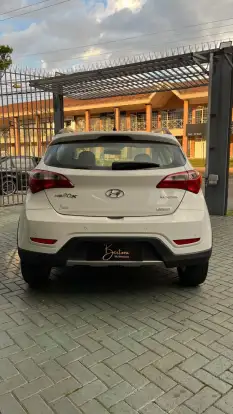 HYUNDAI-HB20X-2013