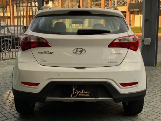 HYUNDAI-HB20X-1.6 16V PREMIUM FLEX 4P AUTOMÁTICO HYUNDAI-HB20X-2013