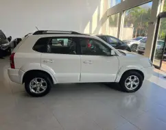HYUNDAI TUCSON 2.0 MPFI GLS 16V 143CV 2WD FLEX 4P AUTOMÁTICO HYUNDAI TUCSON 2.0 MPFI GLS 16V 143CV 2WD FLEX 4P AUTOMÁTICO