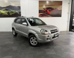 HYUNDAI TUCSON 2.0 MPFI GLS 16V 143CV 2WD GASOLINA 4P AUTOMÁTICO HYUNDAI TUCSON 2.0 MPFI GLS 16V 143CV 2WD GASOLINA 4P AUTOMÁTICO