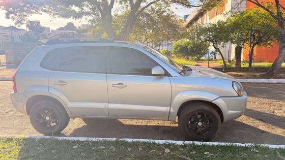 HYUNDAI TUCSON 2.0 MPFI GLS 16V 143CV 2WD GASOLINA 4P AUTOMÁTICO