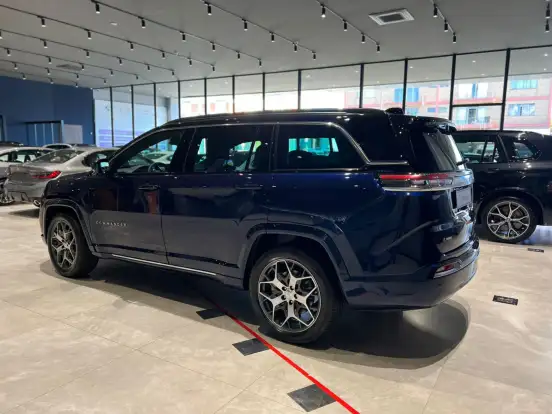 JEEP-COMMANDER-2023