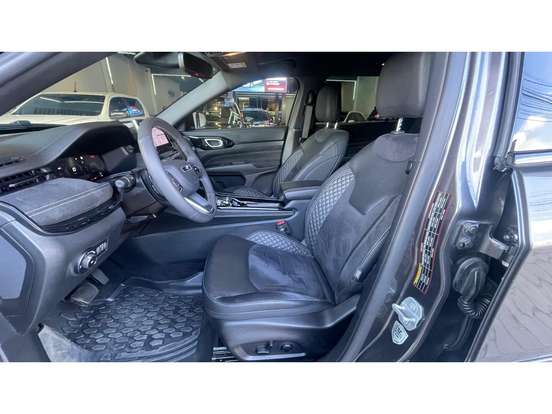 JEEP-COMMANDER-2.0 HURRICANE 4 TURBO GASOLINA BLACKHAWK AT9 JEEP-COMMANDER-2025