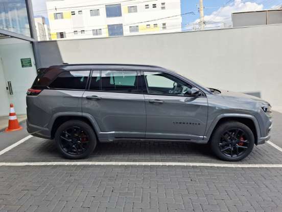 JEEP-COMMANDER-2.0 HURRICANE 4 TURBO GASOLINA BLACKHAWK AT9 JEEP-COMMANDER-2024