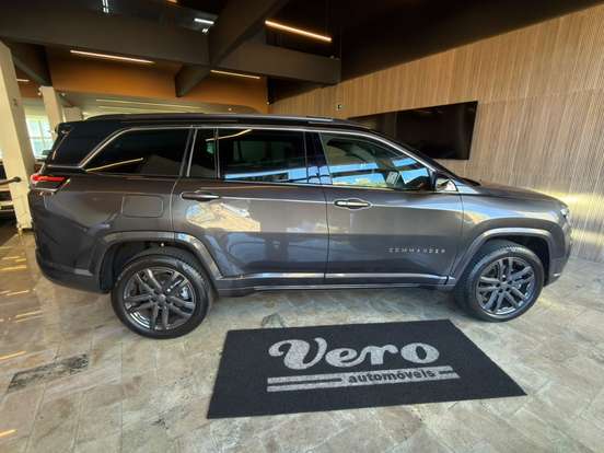 JEEP-COMMANDER-2025