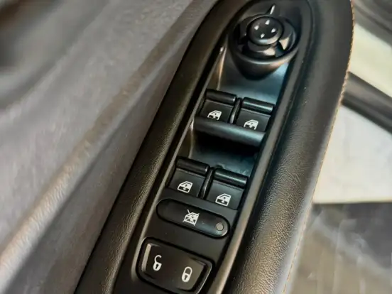JEEP-COMPASS-2.0 16V DIESEL LONGITUDE 4X4 AUTOMÁTICO JEEP-COMPASS-2018