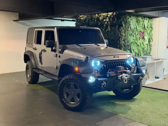 JEEP WRANGLER 3.6 UNLIMITED SPORT 4X4 V6 GASOLINA 4P AUTOMÁTICO