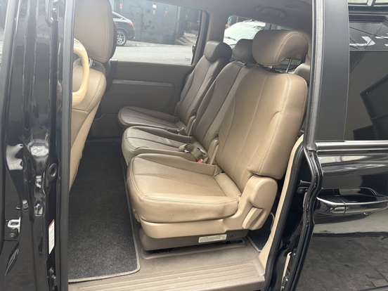 KIA-CARNIVAL-2014