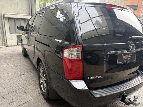 KIA-CARNIVAL-2014