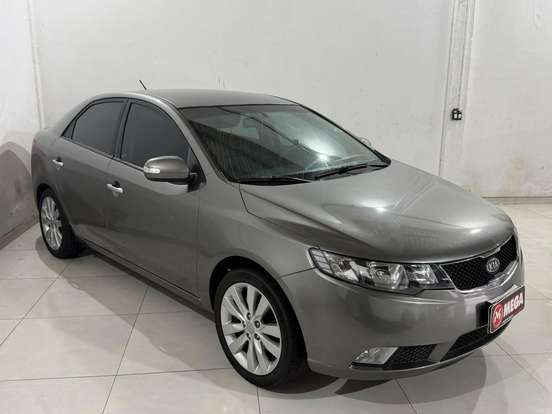 KIA-CERATO-1.6 E.213 SEDAN 16V GASOLINA 4P MANUAL KIA-CERATO-2010