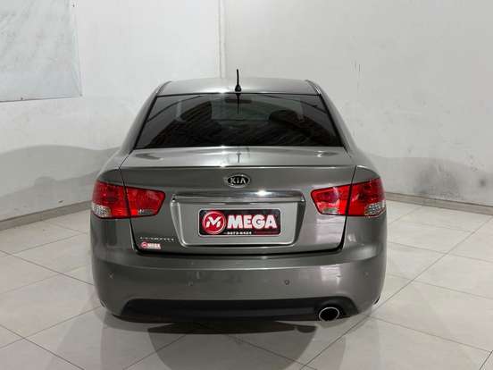 KIA-CERATO-1.6 E.213 SEDAN 16V GASOLINA 4P MANUAL KIA-CERATO-2010