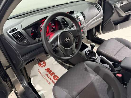 KIA-CERATO-1.6 E.213 SEDAN 16V GASOLINA 4P MANUAL KIA-CERATO-2010