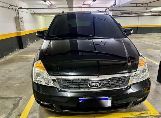 KIA-CARNIVAL-2011