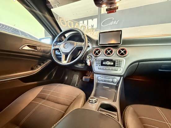 MERCEDES-BENZ-A 200-2013