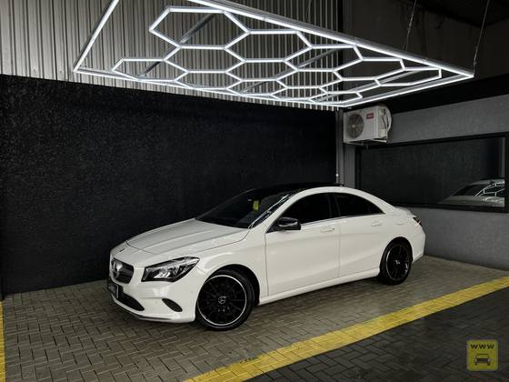 Mercedes-Benz CLA 200 1.6 Vision 16V Flex 4P Automático