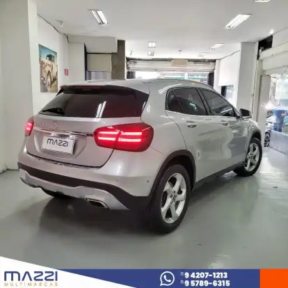MERCEDES-BENZ-GLA 200-2017