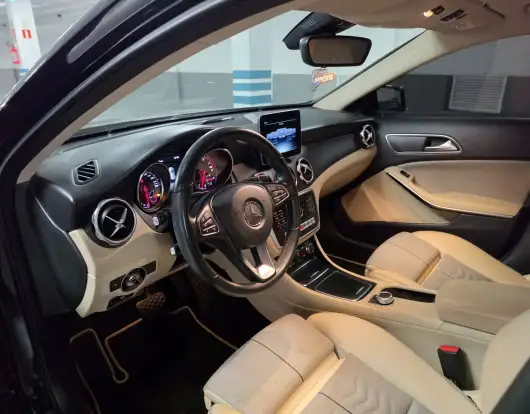 MERCEDES-BENZ-GLA 200-2020