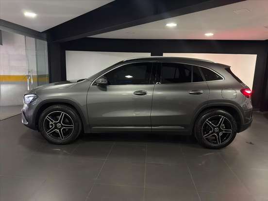 MERCEDES-BENZ-GLA 200-2024