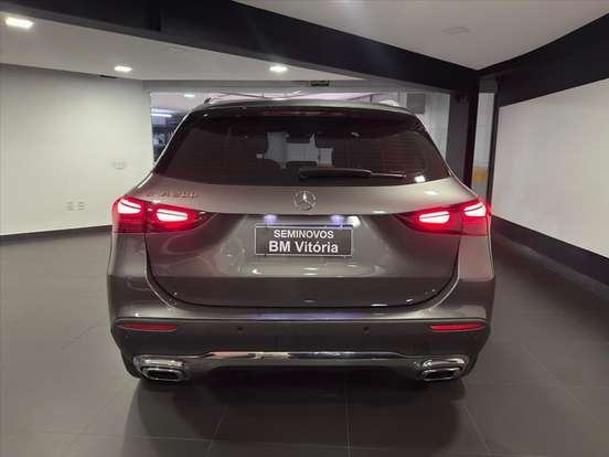 MERCEDES-BENZ-GLA 200-2024